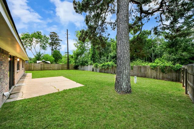 7427 Willow Oak Drive, Baytown, TX 77521