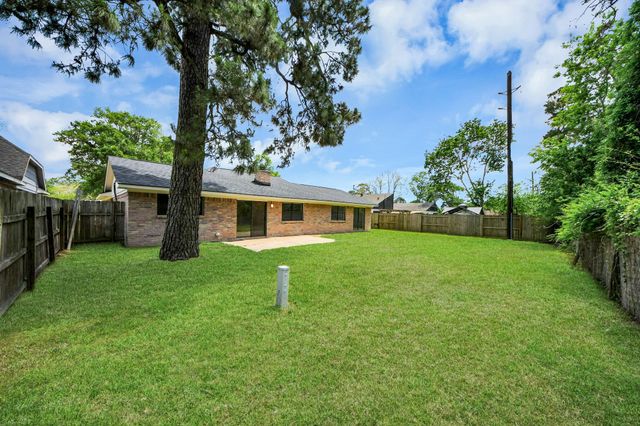 7427 Willow Oak Drive, Baytown, TX 77521