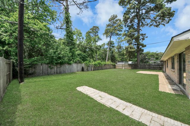 7427 Willow Oak Drive, Baytown, TX 77521