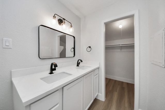 7427 Willow Oak Drive, Baytown, TX 77521