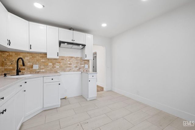 1209 Woodrow Avenue, Bakersfield, CA 93308