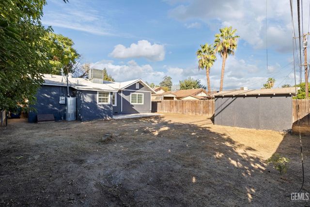 1209 Woodrow Avenue, Bakersfield, CA 93308