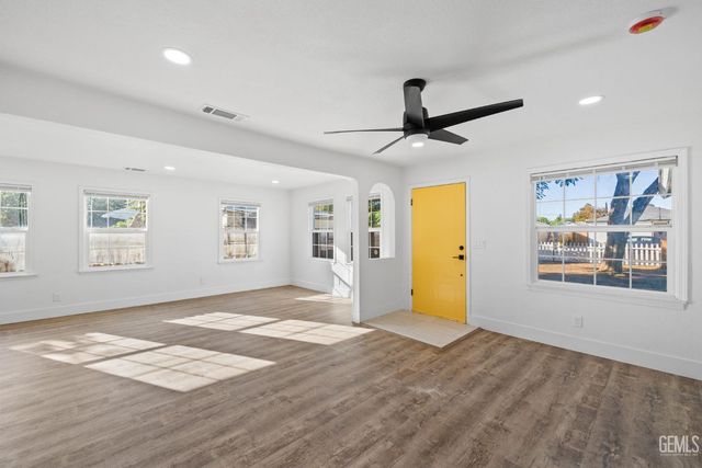 1209 Woodrow Avenue, Bakersfield, CA 93308