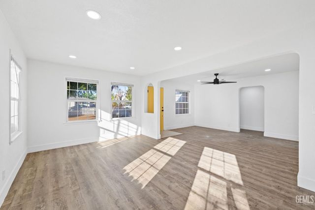 1209 Woodrow Avenue, Bakersfield, CA 93308