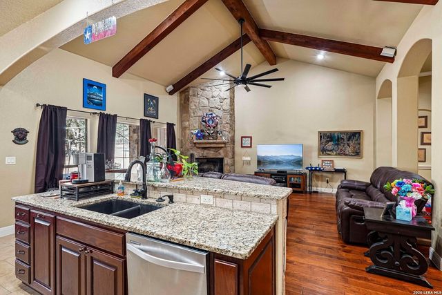 129 HIDDEN FOREST DR, La Vernia, TX 78121