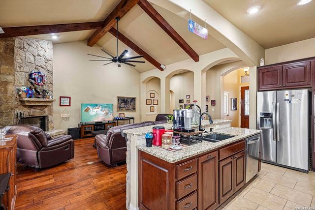 129 HIDDEN FOREST DR, La Vernia, TX 78121