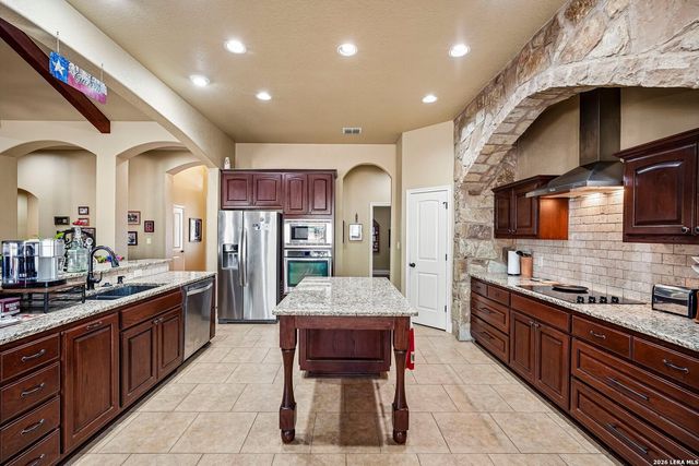 129 HIDDEN FOREST DR, La Vernia, TX 78121