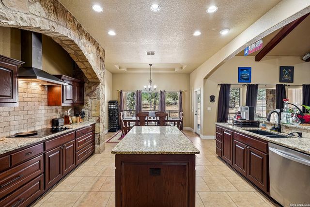 129 HIDDEN FOREST DR, La Vernia, TX 78121