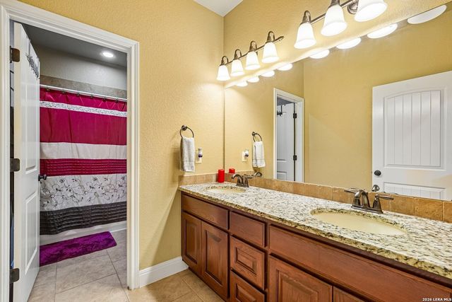 129 HIDDEN FOREST DR, La Vernia, TX 78121