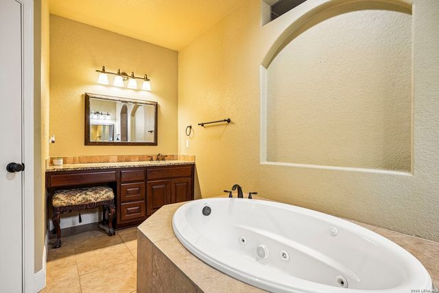 129 HIDDEN FOREST DR, La Vernia, TX 78121
