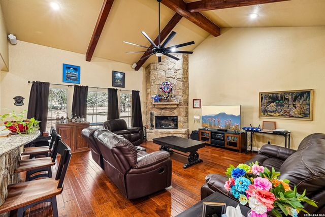 129 HIDDEN FOREST DR, La Vernia, TX 78121
