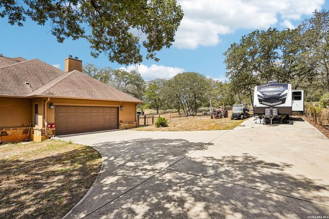 129 HIDDEN FOREST DR, La Vernia, TX 78121