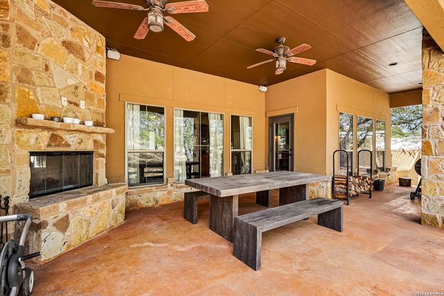 129 HIDDEN FOREST DR, La Vernia, TX 78121