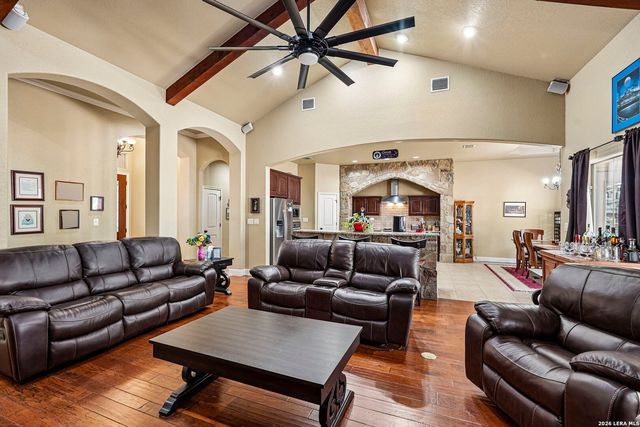 129 HIDDEN FOREST DR, La Vernia, TX 78121