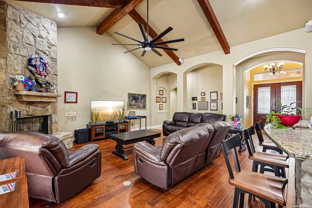 129 HIDDEN FOREST DR, La Vernia, TX 78121
