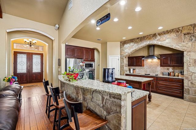 129 HIDDEN FOREST DR, La Vernia, TX 78121