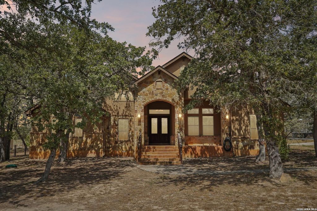 129 HIDDEN FOREST DR, La Vernia, TX 78121