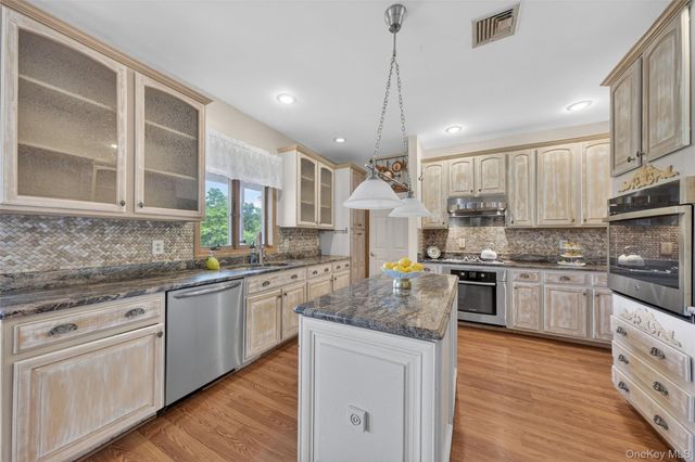2 Melissa Lane, Washingtonville, NY 10992