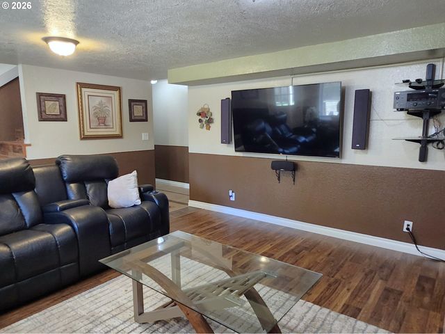 1387 WINDSONG Ct, Salem, OR 97304