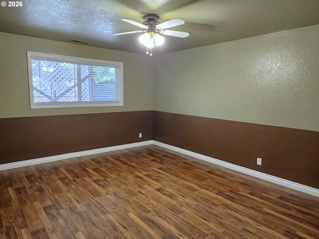 1387 WINDSONG Ct, Salem, OR 97304