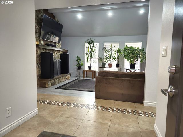 1387 WINDSONG Ct, Salem, OR 97304