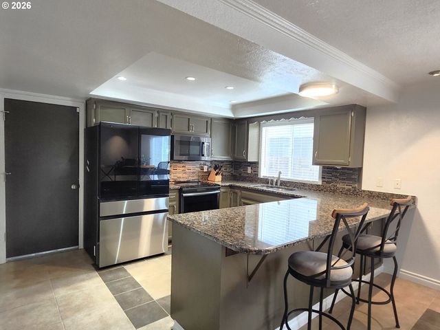 1387 WINDSONG Ct, Salem, OR 97304