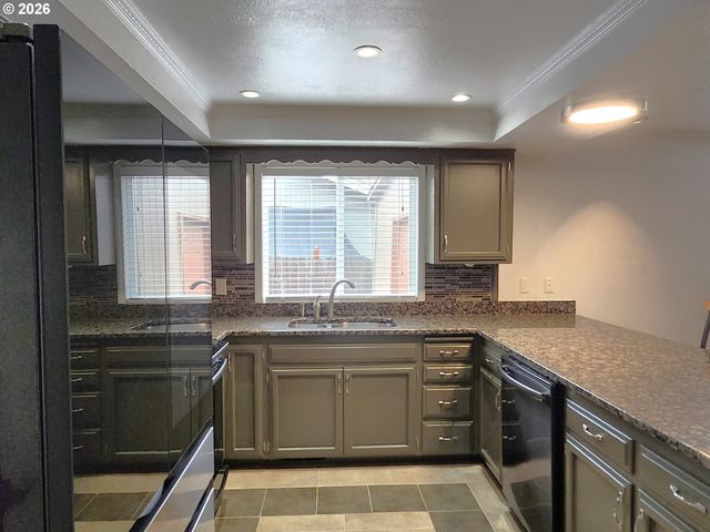 1387 WINDSONG Ct, Salem, OR 97304