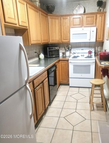 84 D White Street D, Eatontown, NJ 07724