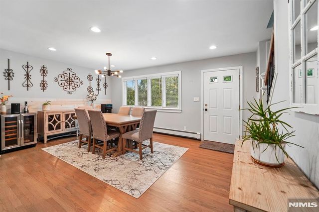 13 Crane Terrace, Verona, NJ 07044