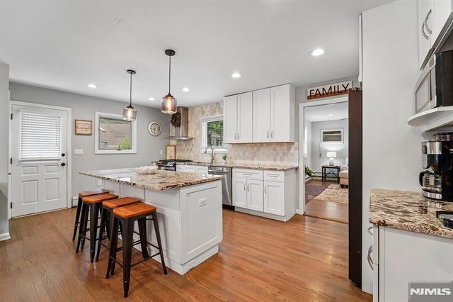 13 Crane Terrace, Verona, NJ 07044