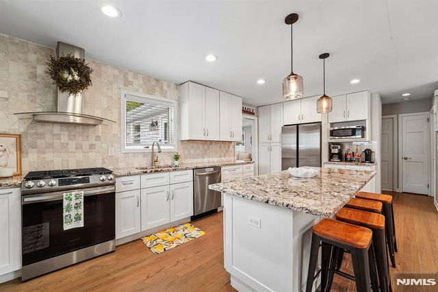 13 Crane Terrace, Verona, NJ 07044
