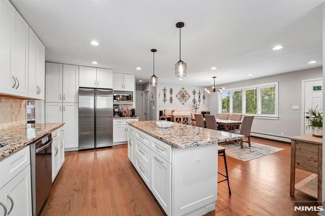 13 Crane Terrace, Verona, NJ 07044
