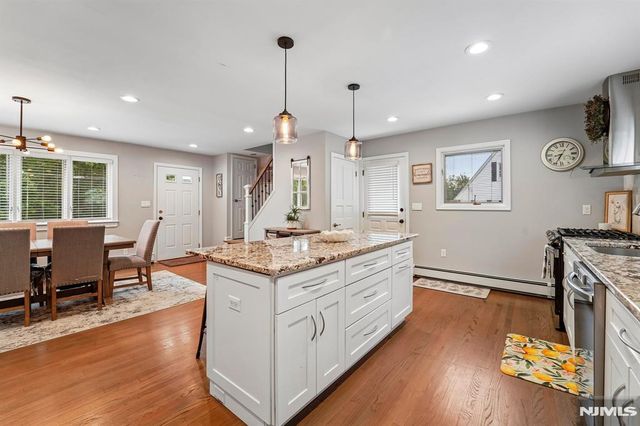 13 Crane Terrace, Verona, NJ 07044
