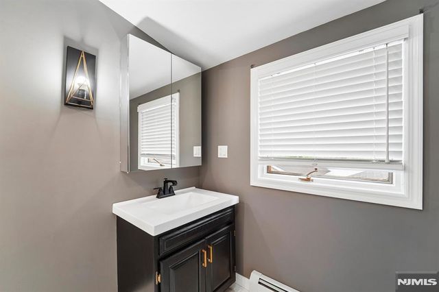 13 Crane Terrace, Verona, NJ 07044