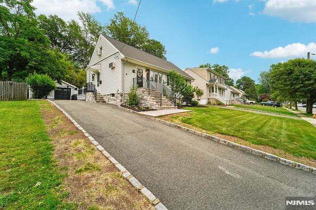 13 Crane Terrace, Verona, NJ 07044
