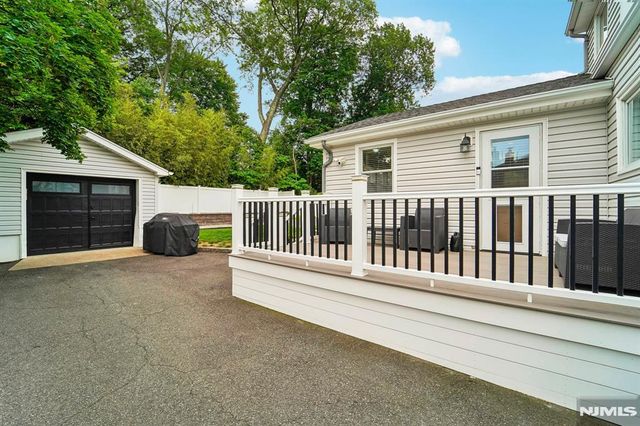 13 Crane Terrace, Verona, NJ 07044