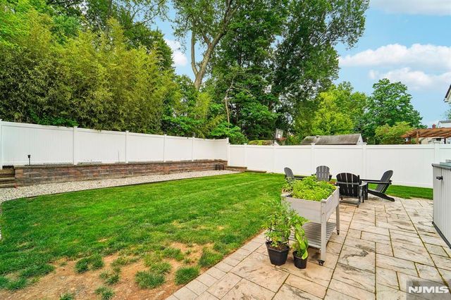13 Crane Terrace, Verona, NJ 07044