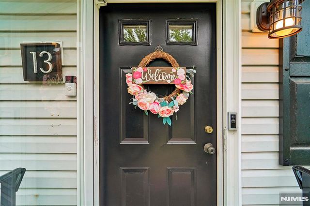 13 Crane Terrace, Verona, NJ 07044