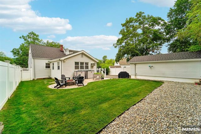 13 Crane Terrace, Verona, NJ 07044