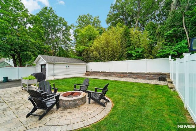 13 Crane Terrace, Verona, NJ 07044