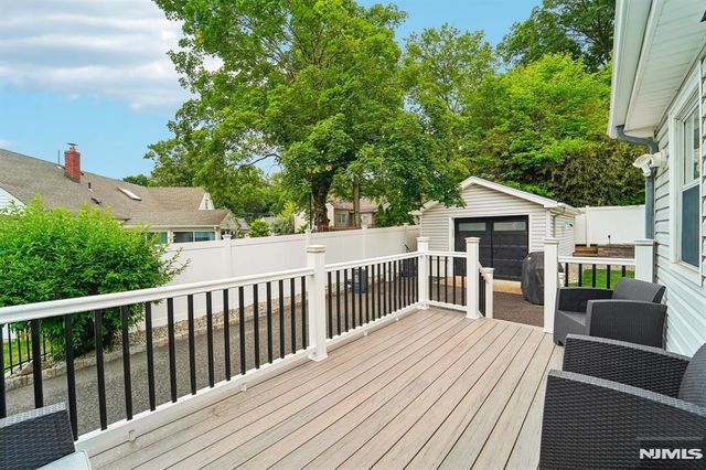 13 Crane Terrace, Verona, NJ 07044