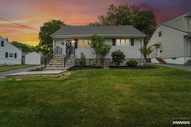 13 Crane Terrace, Verona, NJ 07044