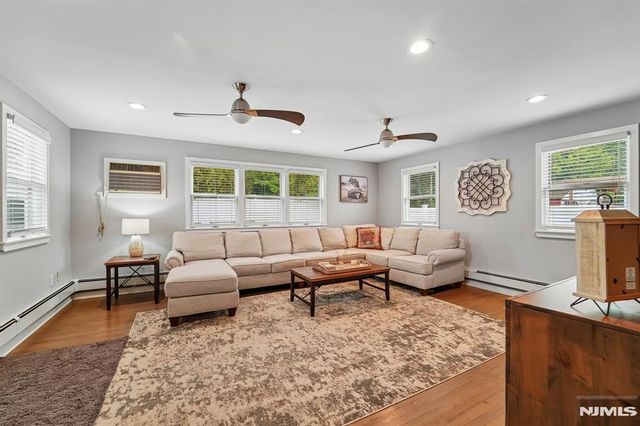 13 Crane Terrace, Verona, NJ 07044