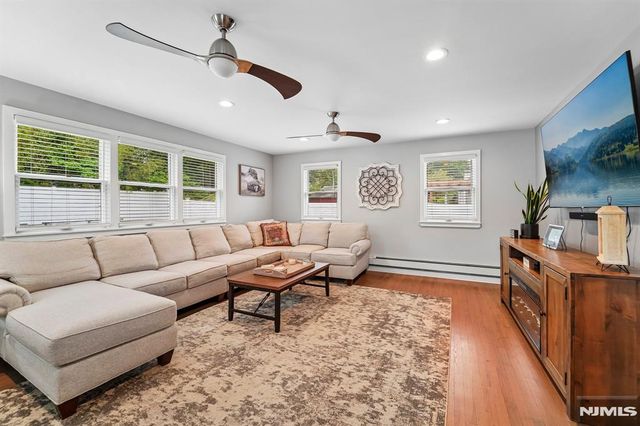 13 Crane Terrace, Verona, NJ 07044