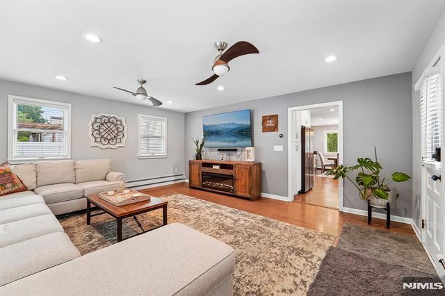 13 Crane Terrace, Verona, NJ 07044