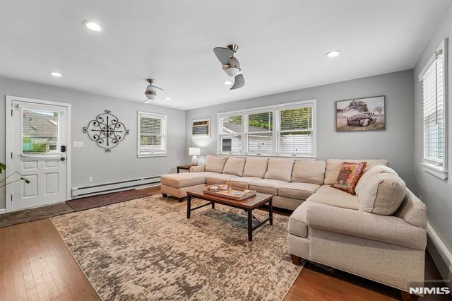 13 Crane Terrace, Verona, NJ 07044