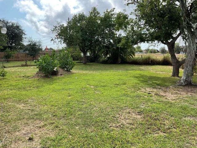 621 W 7th Street, Freeport, TX 77541