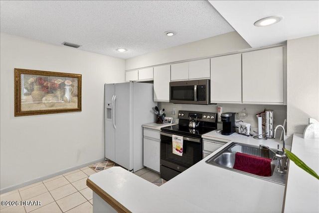 16 Lake Forest Court N, Palm Coast, FL 32137