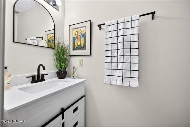 16 Lake Forest Court N, Palm Coast, FL 32137