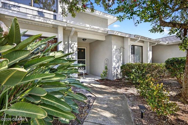 16 Lake Forest Court N, Palm Coast, FL 32137